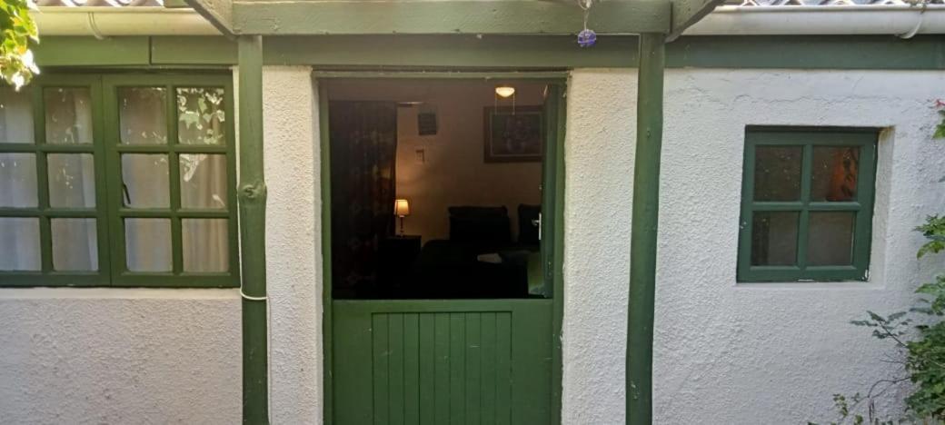 The Farmhouse B&B Stellenbosch Exterior photo
